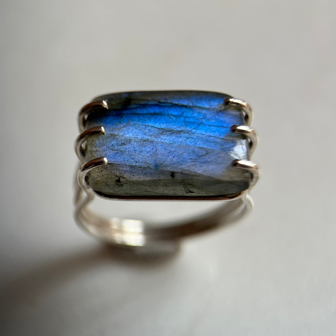 Anillo de Labradorita en Plata