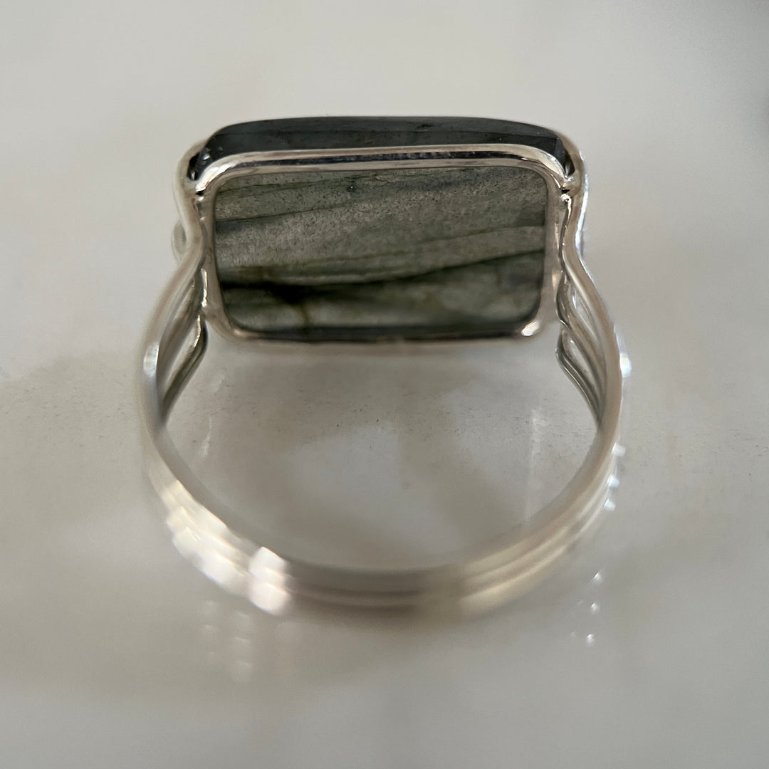 Anillo de Labradorita en Plata