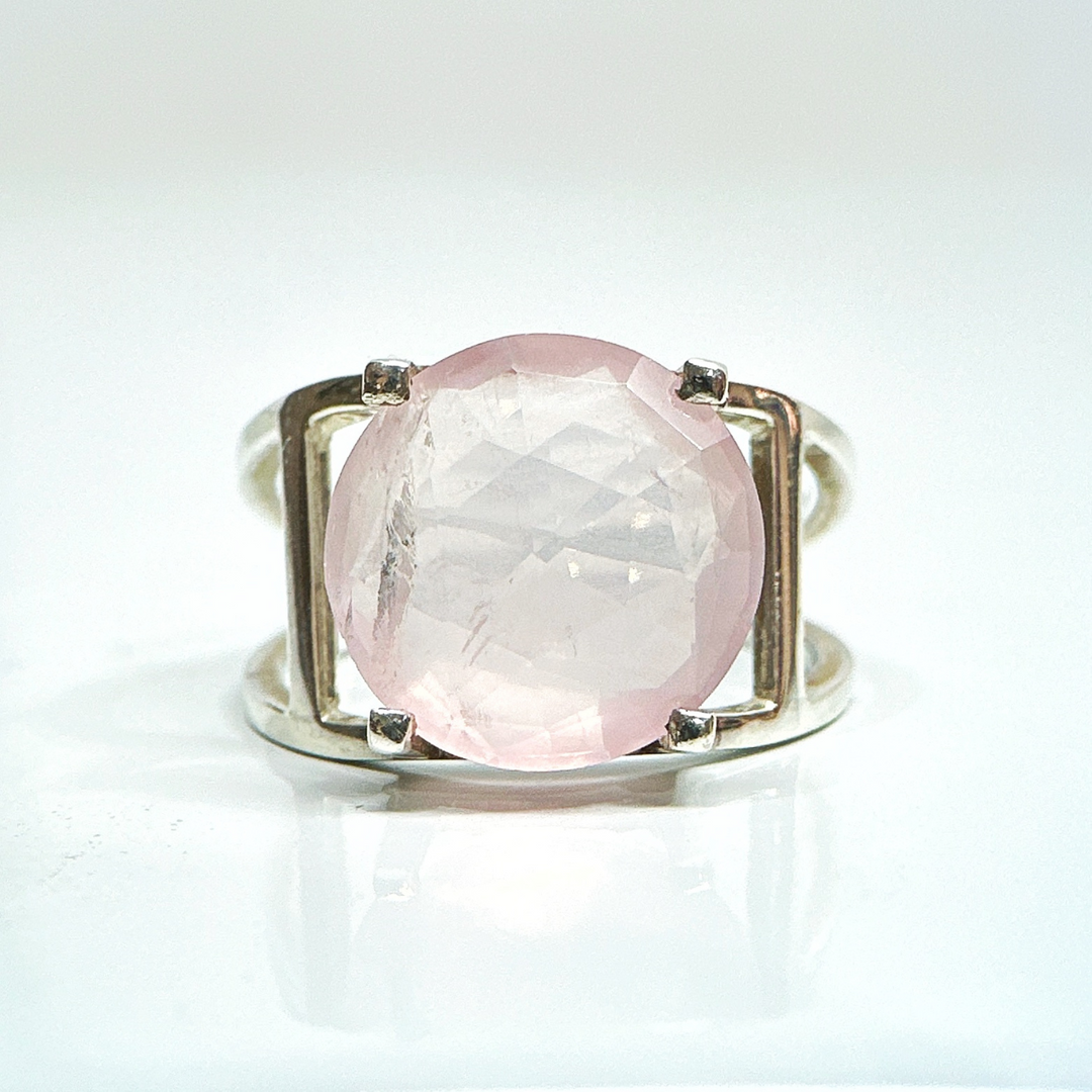 Anillo de Cuarzo Rosa en Plata
