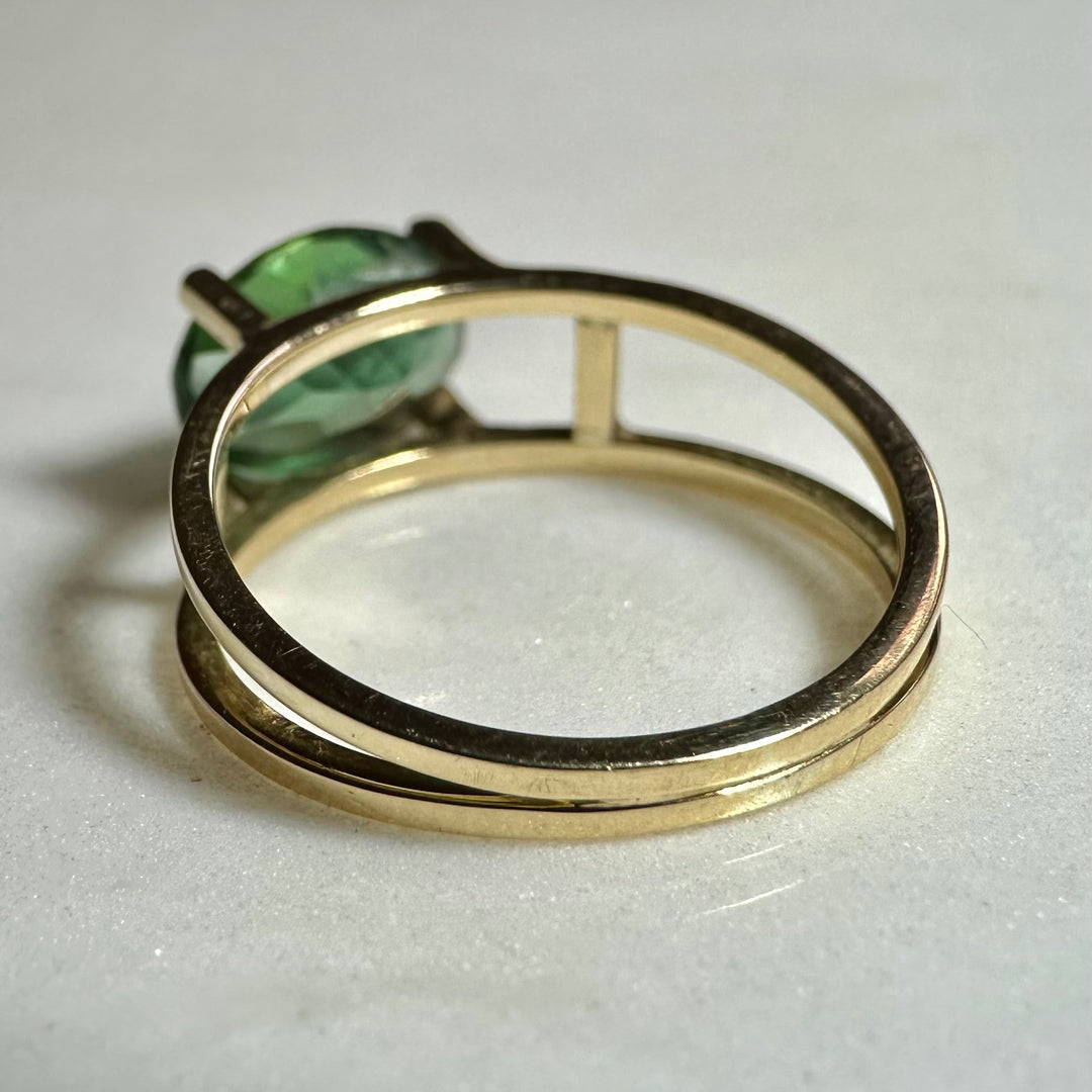 Anillo de Cuarzo Verde en Oro