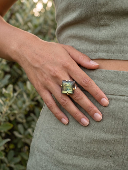 Anillo de Labradorita