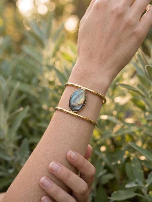 Brazalete de Labradorita en Tumbaga con Baño en Oro de 18k
