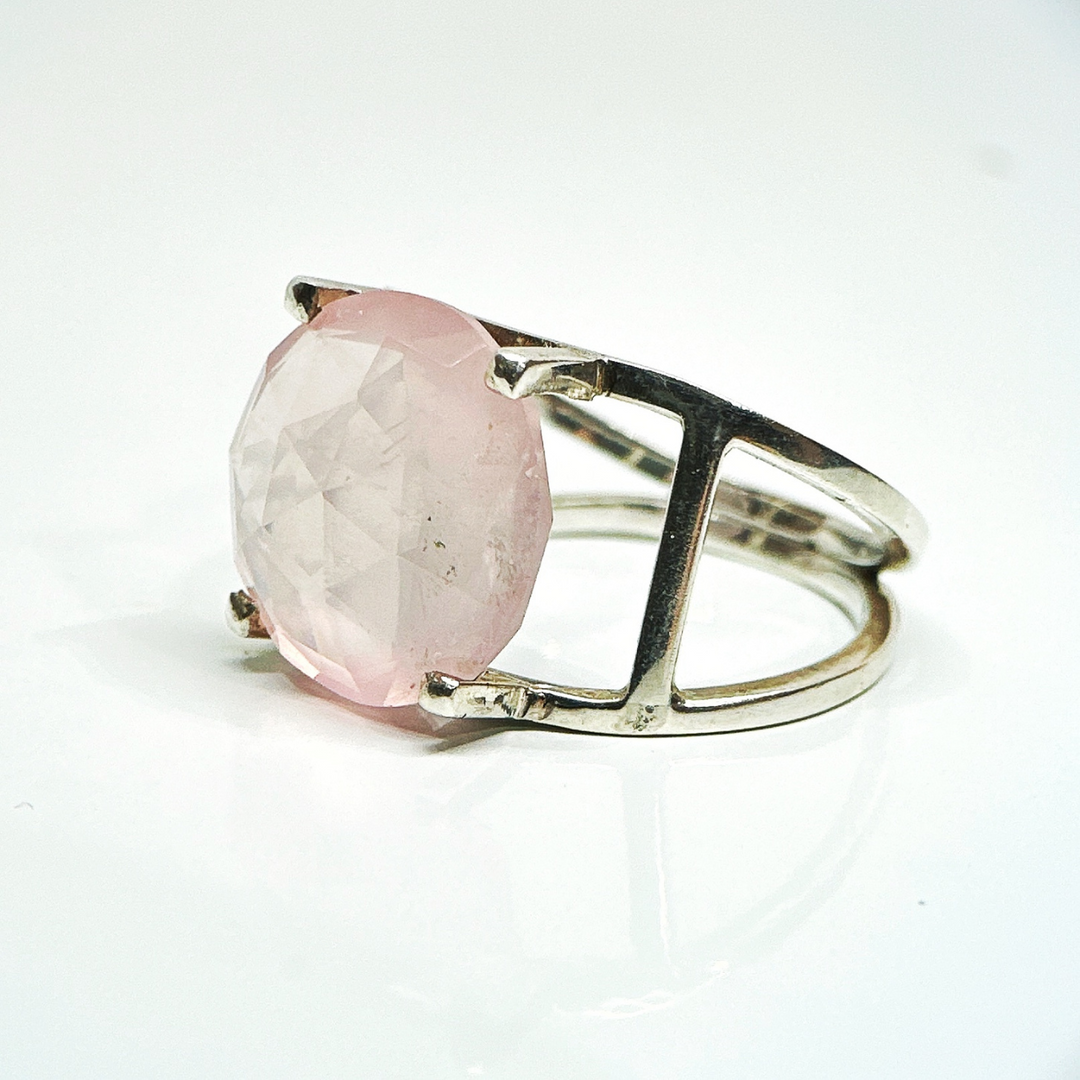 Anillo de Cuarzo Rosa en Plata