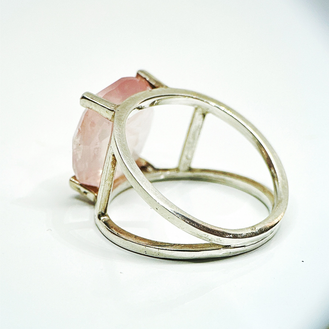 Anillo de Cuarzo Rosa en Plata