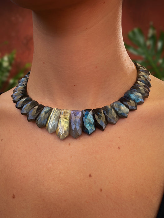 Collar Nefertiti de Labradorita