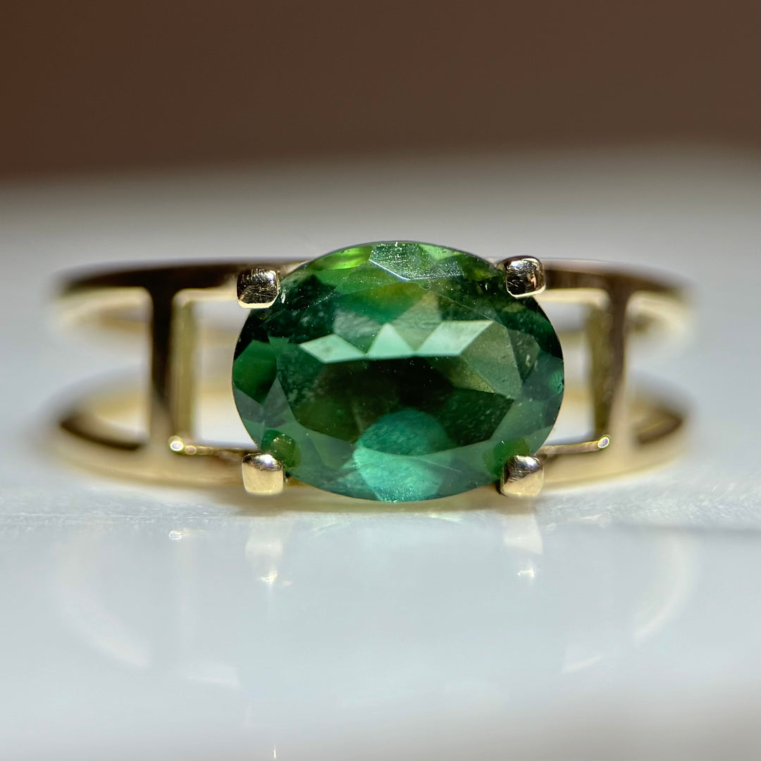 Anillo de Cuarzo Verde en Oro