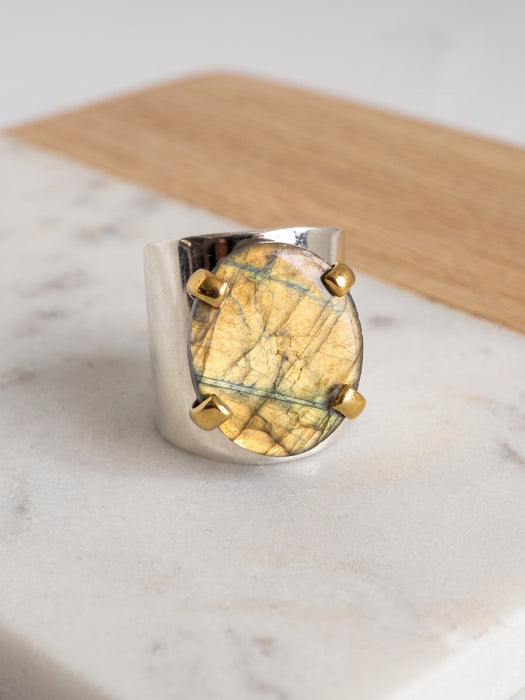 Anillo de Labradorita Dorada