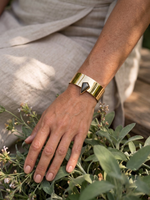 Brazalete de Obsidiana Dorada enTumbaga con Baño en Oro de 18k